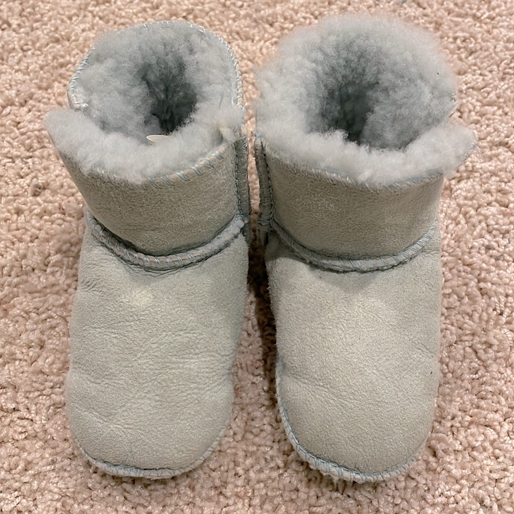UGG Erin baby bootie SZ M (4-5)